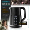 A black electric kettle with a digital display is shown next to a woman holding a mug. The background features spoons filled with tea leaves. Produktbild-Vorschau