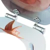 A close-up view of the hinges and decorative print on a toilet seat. Produktbild-Vorschau