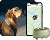A golden retriever dog wearing a GPS tracker, with a smartphone displaying the tracker's location on a map. Anteprima dell’immagine prodotto