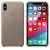 A brown iPhone case is shown next to an iPhone displaying its home screen. Produktbild-Vorschau