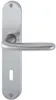 A close-up studio shot of a door handle with a backplate. Podgląd zdjęcia produktu