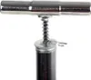 A close-up view of the top part of a bicycle pump. Voir les images du produit