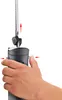 Eine Hand greift das Unold Elektromesser Cordless, Pfeile zeigen, wie man die seitlichen Tasten drüc Produktbild-Vorschau