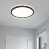A modern ceiling light fixture mounted on a white ceiling in a room with light gray walls and a white door. Anteprima dell’immagine prodotto
