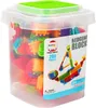 A clear, well-lit studio shot of a clear plastic tub filled with colorful building blocks, with a green lid. A label on the front of the tub displays product information and an illustration. Voir les images du produit