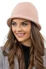 A woman wearing a pink hat and grey cardigan. Anteprima dell’immagine prodotto