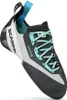 Schwarz-blauer Schnür-Kletterschuh "Veloce Lace Wmn" von Scarpa mit hellblauen Schnürsenkeln und Gummisohle. Produktbild-Vorschau