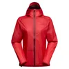 Rote Hardshelljacke für Damen von La Sportiva; Modell Ethereal Pro Jkt W; mit Kapuze und Reißverschluss.