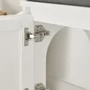 Detailansicht der Metallbeschläge am weißen Schrank des SoBuy Möbels FSR136-W Náhľad obrázku produktu