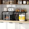 Schwarzer Metall-Mikrowellenständer auf einer Küchenarbeitsplatte, der eine Mikrowelle, zwei Toaster und andere Küchengeräte hält Náhľad obrázku produktu