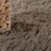 A close-up view of a woven basket next to a fluffy carpet. Anteprima dell’immagine prodotto