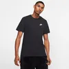 A man wearing a black Nike t-shirt and black pants. Anteprima dell’immagine prodotto