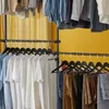 SoBuy Garderobe KLS03-SCH mit T-Shirts und Hosen im Wohnbereich Náhled obrázku produktu