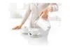 A person is pouring milk into a cup of coffee from a white milk frother. Produktbild-Vorschau