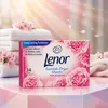 Lenor Pink Blossom Zapachowe arkusze do prania, 34 sztuki Podgląd zdjęcia produktu 3