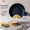 A frying pan is shown with a fried egg being poured onto a sandwich, with avocados on the side. Anteprima dell’immagine prodotto