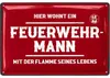 Blechschild - Hier wohnt ein Feuerwehrmann mit der Flamme Produktbild-Vorschau 7