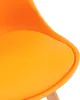 A close-up view of an orange chair seat and part of its backrest. Voir les images du produit