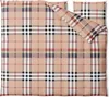A flat lay of a duvet cover and pillowcases with a plaid pattern. Produktbild-Vorschau