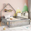 A child's bedroom with a house-shaped bed, shelves, and storage units. Voir les images du produit