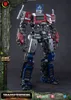 A detailed shot of a Transformers Optimus Prime model kit. Anteprima dell’immagine prodotto