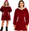 Two women modeling a red hoodie blanket. Anteprima dell’immagine prodotto