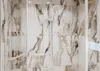 A modern shower stall with marble-patterned tiles. Voir les images du produit