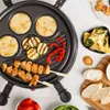 A raclette grill with food items like pancakes, grilled vegetables, chicken skewers, and nachos. Anteprima dell’immagine prodotto
