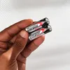 A hand holding two Energizer MAX batteries. Anteprima dell’immagine prodotto