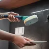A person is using a dishwashing brush with a soap dispenser to clean a plate in a kitchen sink. Anteprima dell’immagine prodotto