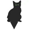 A black cat silhouette with green eyes, mounted on a stake for garden use. Voir les images du produit