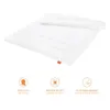 A white duvet and pillow are laid out on a white surface, with three informational icons below. Produktbild-Vorschau