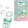 A product shot of a baby fruit feeder and its packaging. Voir les images du produit