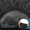 Close-up of the elastic cord on a black cover, with a hand demonstrating its stretchiness. Produktbild-Vorschau
