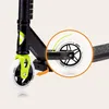 A close-up view of the rear wheel and front fork of a scooter, with a magnified inset showing the wheel mechanism. Náhled obrázku produktu