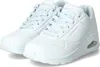 A pair of white Skechers sneakers. Produktbild-Vorschau