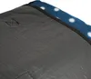 Close-up view of the edge of a picnic blanket, showing the textured underside and the patterned fleece top. Náhled obrázku produktu