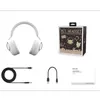 A product shot of white headphones and their accessories, along with the product packaging. Voir les images du produit
