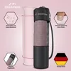 A pink yoga mat in a black carrying bag, with several hexagonal callouts highlighting product features and a German flag icon. Produktbild-Vorschau
