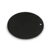A black circular trivet with a hexagonal pattern shown at a slight angle on a white background. Podgląd zdjęcia produktu