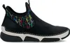 A single black boot with a colorful heart pattern on the side, shown from a side profile against a white background. Voir les images du produit