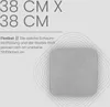 A square cushion with a textured surface is shown on a light gray background with concentric curved lines. Anteprima dell’immagine prodotto