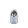 The back view of a white sneaker with a silver accent on the heel. Produktbild-Vorschau