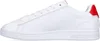 Side view of a white sneaker with red accents. Produktbild-Vorschau