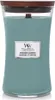 A WoodWick Evergreen Cashmere candle in a glass jar with a wooden lid. Voir les images du produit