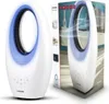 A product shot of a white and blue bladeless fan next to its packaging. Produktbild-Vorschau