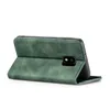 A green flip case for a smartphone is shown from a side-angle. Produktbild-Vorschau