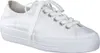 A white leather sneaker with a platform sole is shown from a side angle against a white background. Voir les images du produit