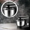 A black stand mixer with a silver bowl is shown on a surface with flour dusted around it. A close-up inset view of the mixer bowl is also present. Produktbild-Vorschau