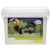 A white plastic tub of Cavalor Vitaflor 365 horse supplement with a label featuring a black horse and product information. Anteprima dell’immagine prodotto
